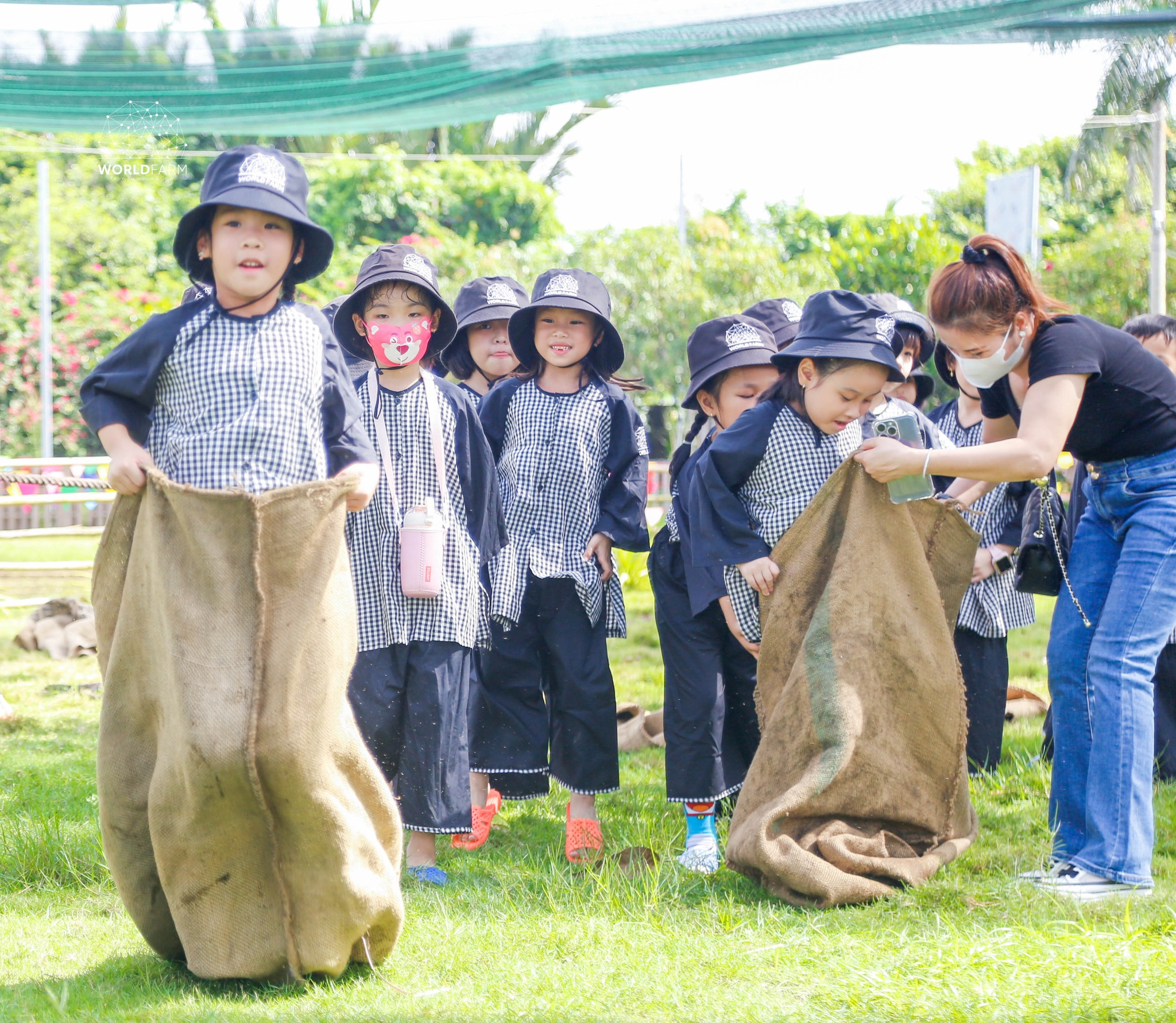 Tham gia những trò chơi dân gian mang tính đồng đội